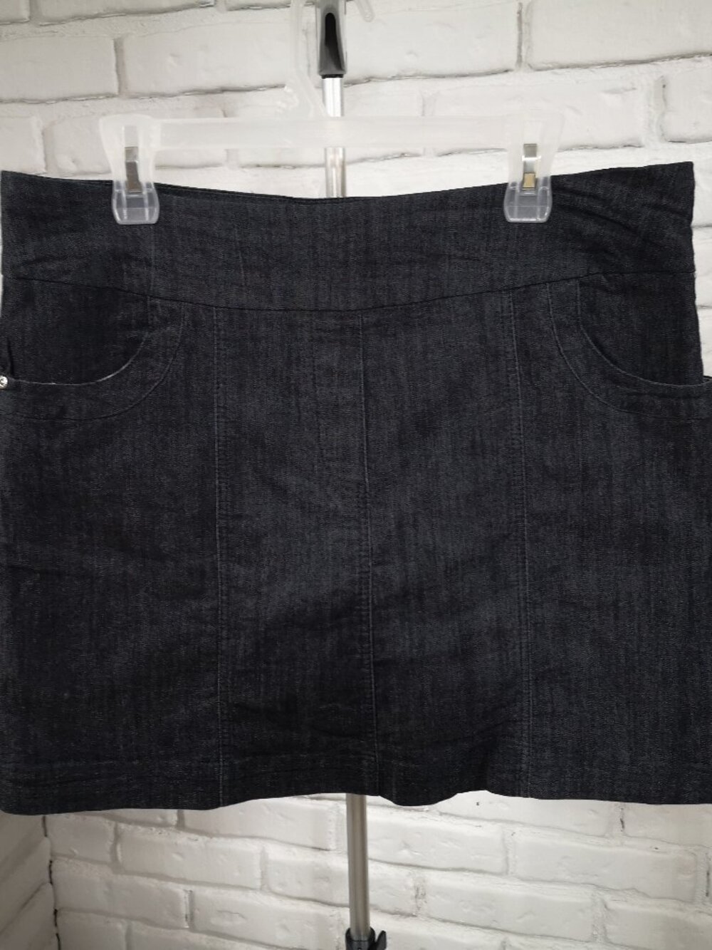 Contrast Ladies Size 15 Dark Wash Pull On Style  Blue Denim Skorts